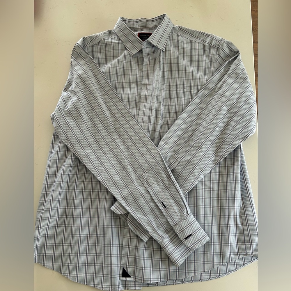 UNTUCKit wrinkle free plaid button down. Worn once. Size L